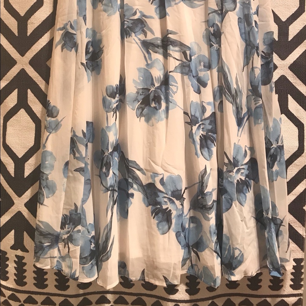 Floral Maxi Dress - Picture 5 of 7